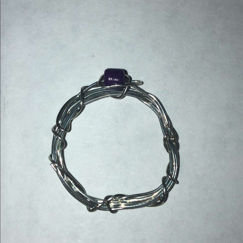 A purple bead ring. Size: 8 - Picture 1 of 2